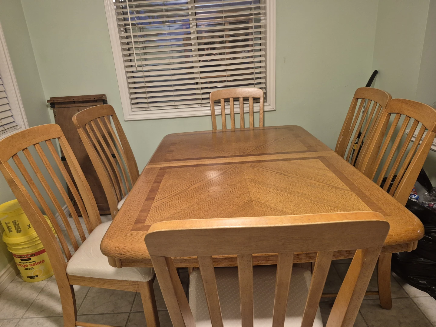 Dinning table with 6 hairs and a hutch - photo 4