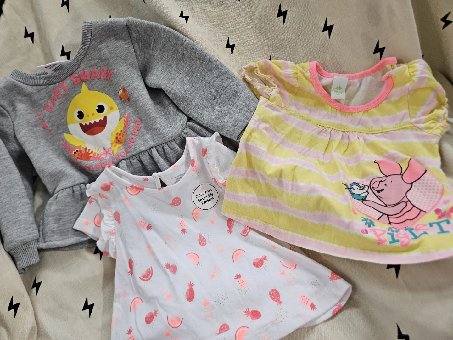 3 Baby tops  & Pinkfong Baby Shark Outfits - 12-18M & 24M