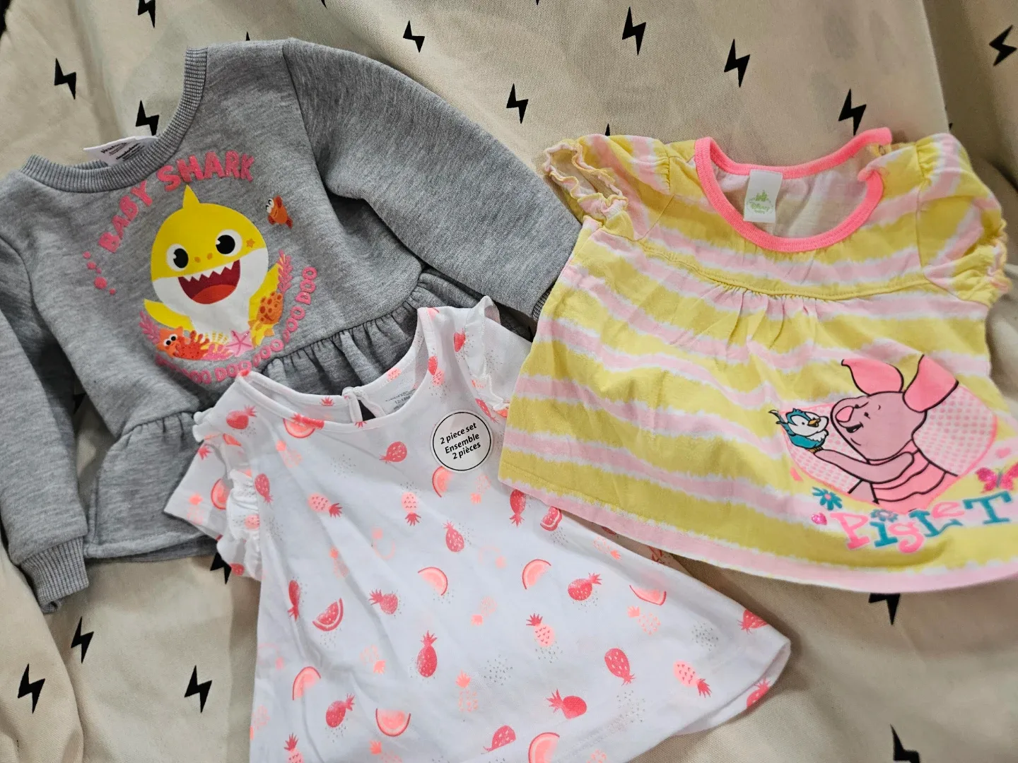 3 Baby tops  & Pinkfong Baby Shark Outfits - 12-18M & 24M