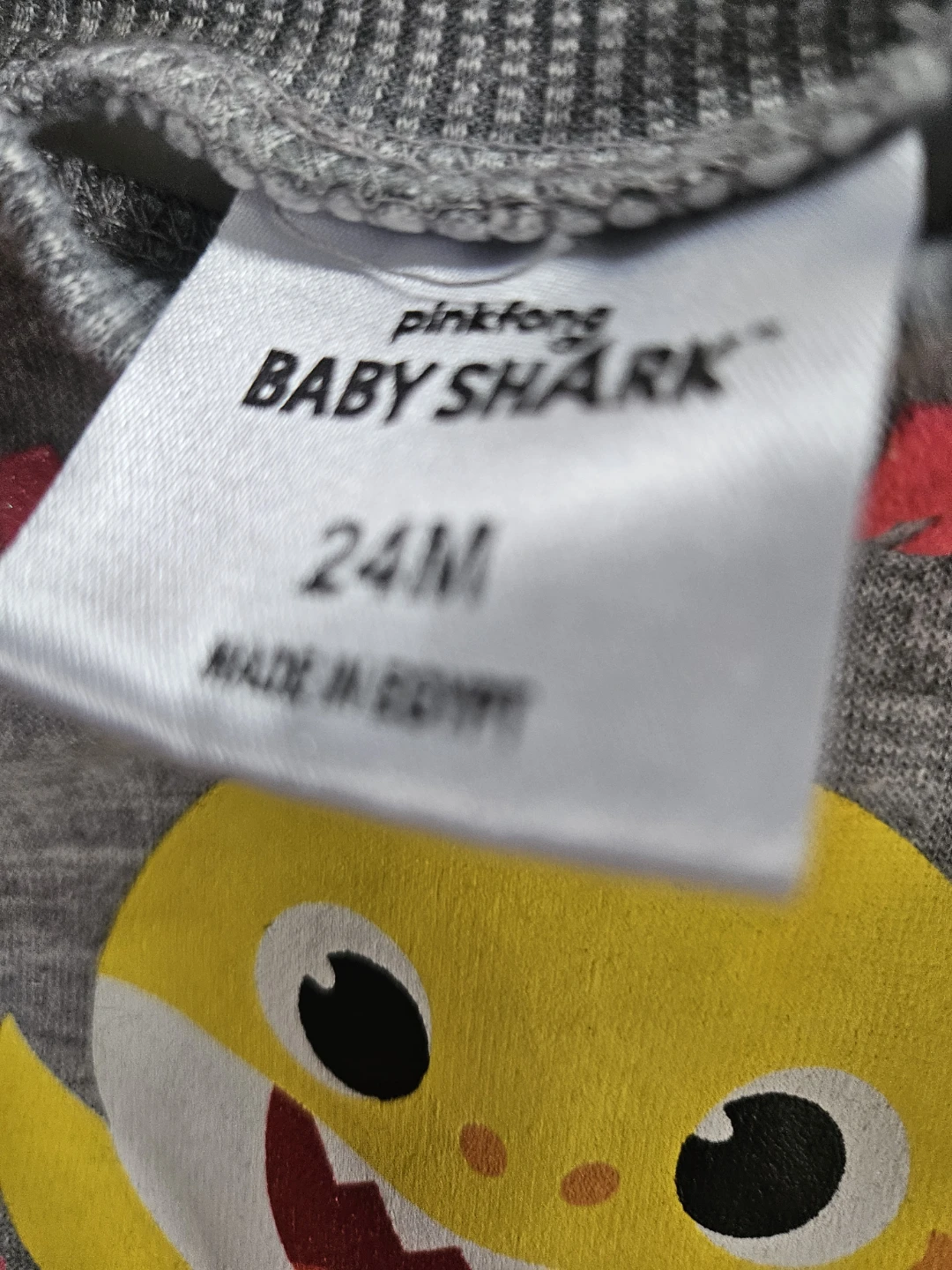 3 Baby tops  & Pinkfong Baby Shark Outfits - 12-18M & 24M - photo 4
