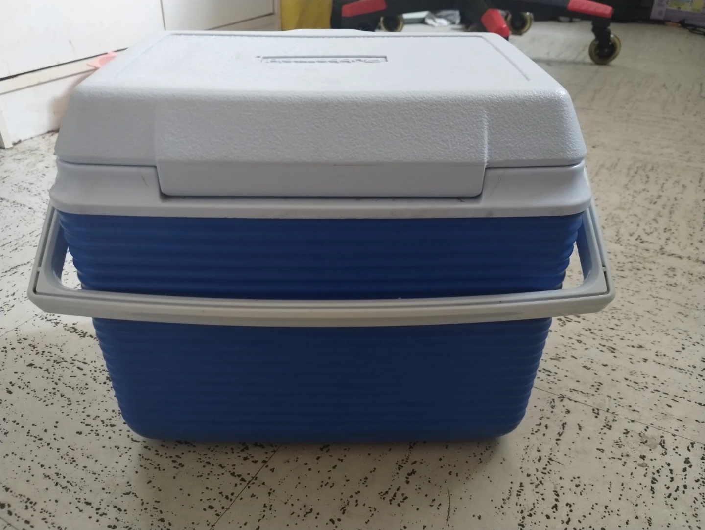 Rubbermaid Blue Cooler - photo 2