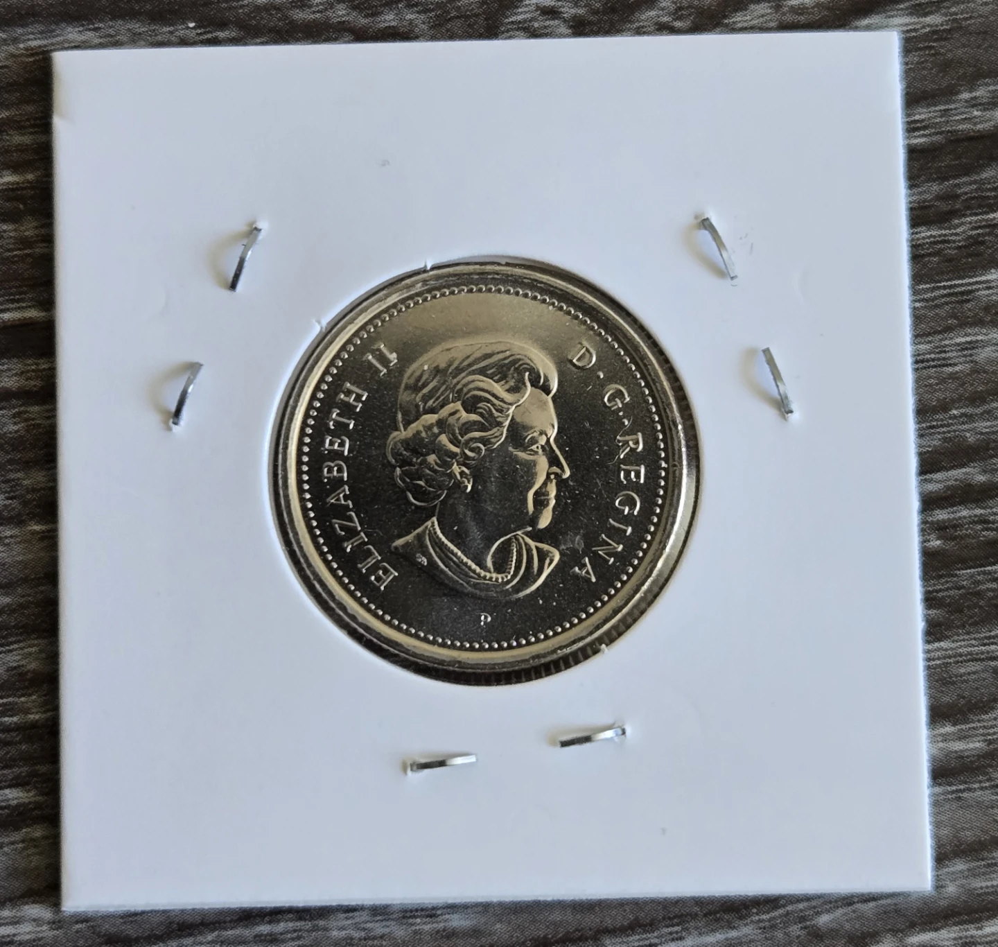 Canada 2004 25 Cents Remember Souvenir Error Coin - photo 2