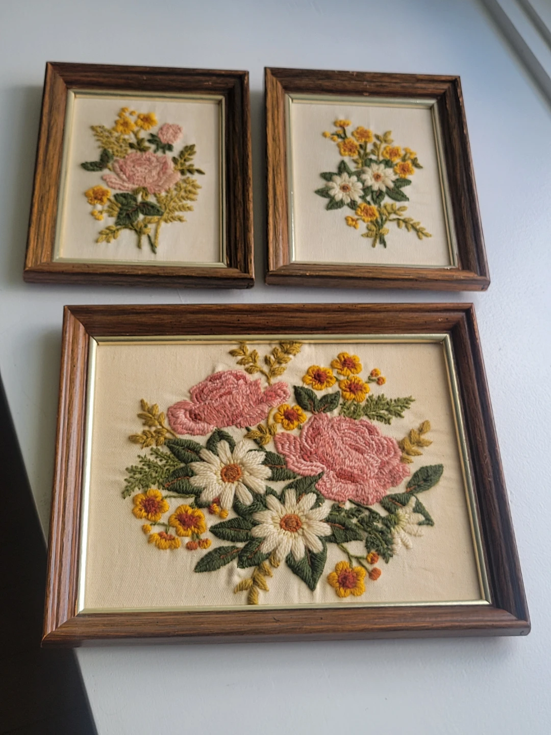 Set of 3. Vintage Framed Floral Crewel Embroidery Pictures. Art - photo 3