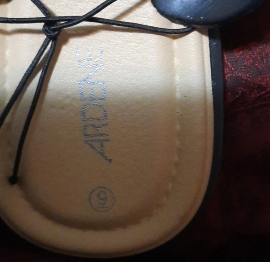 NWT Black Blinged out Flip Flops & bracelet Size 9 - photo 3