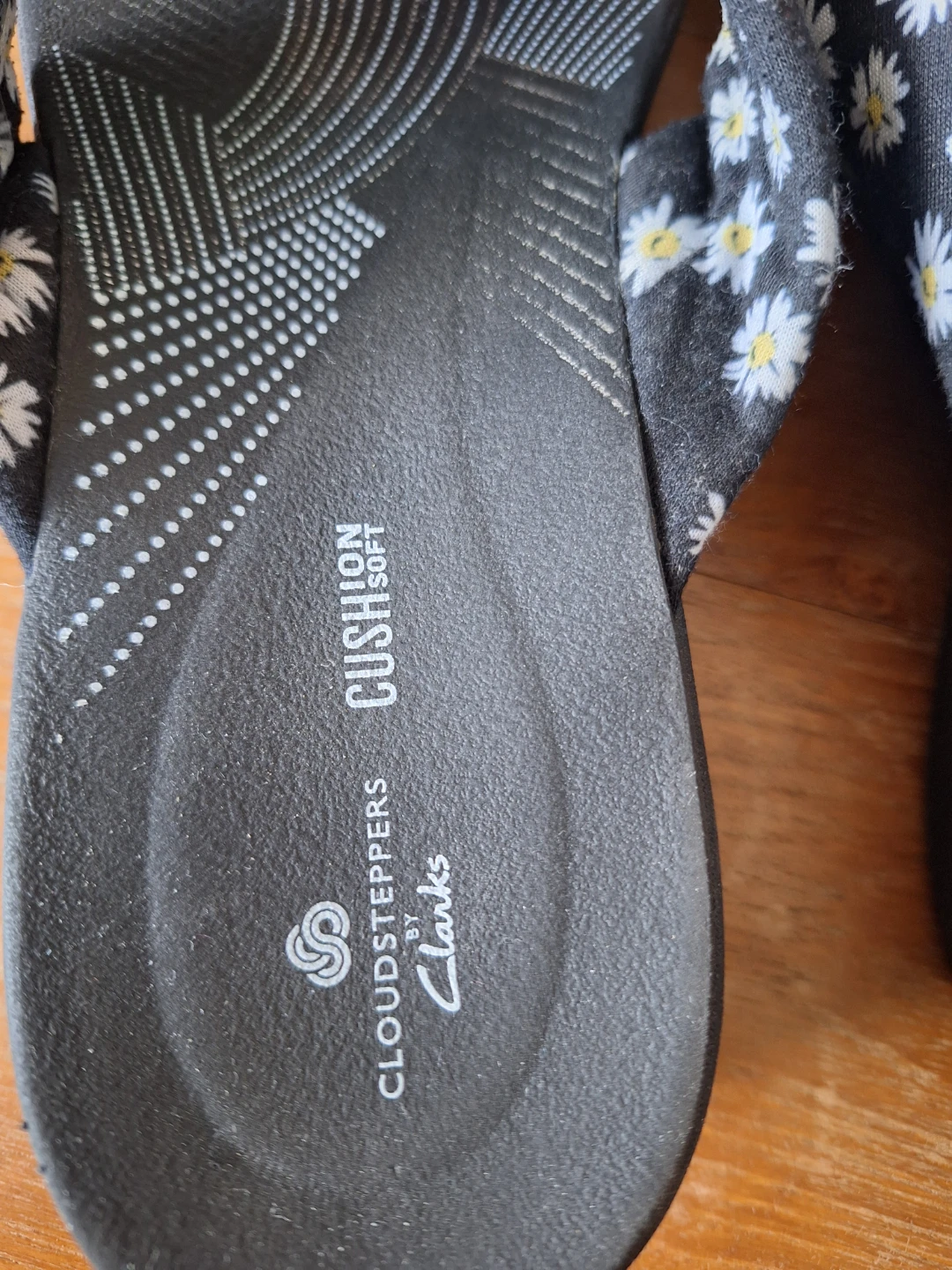 Clarks Cloudsteppers Daisy Flip Flops sz9 - photo 3