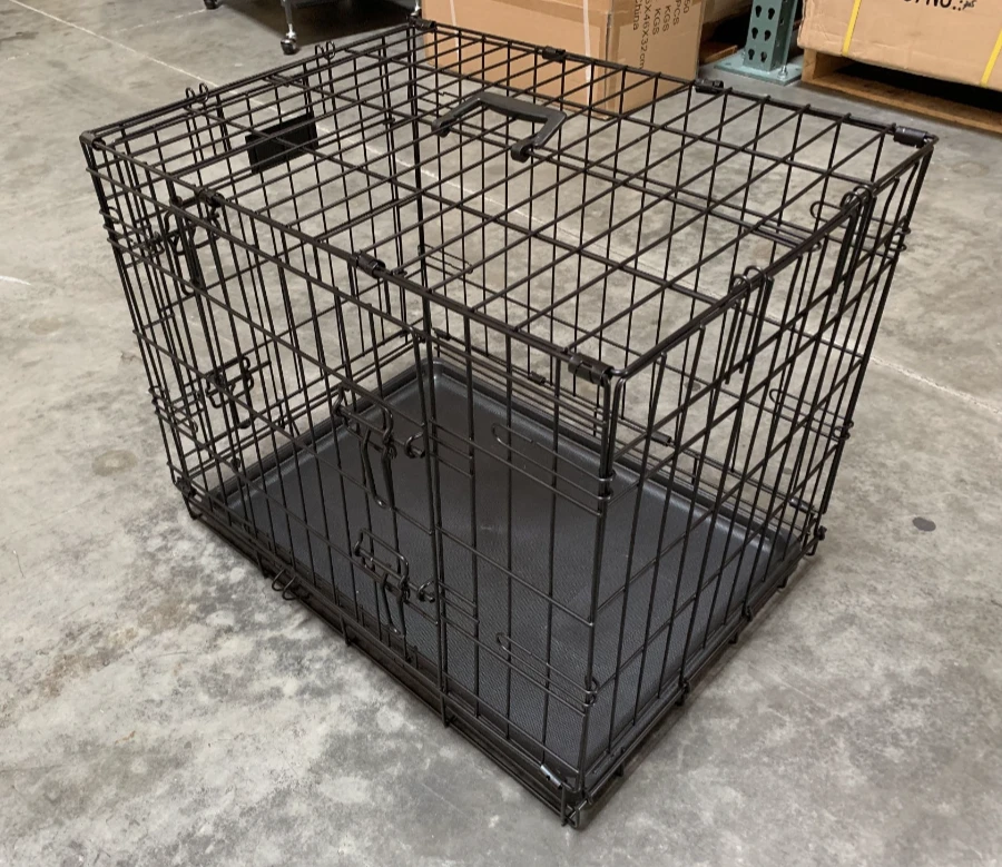 Wire dog crate 17.5 x 19 x 24 inches
