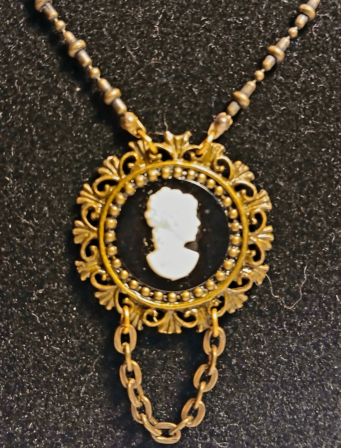 Cameo Necklace and Earring Set - photo 2