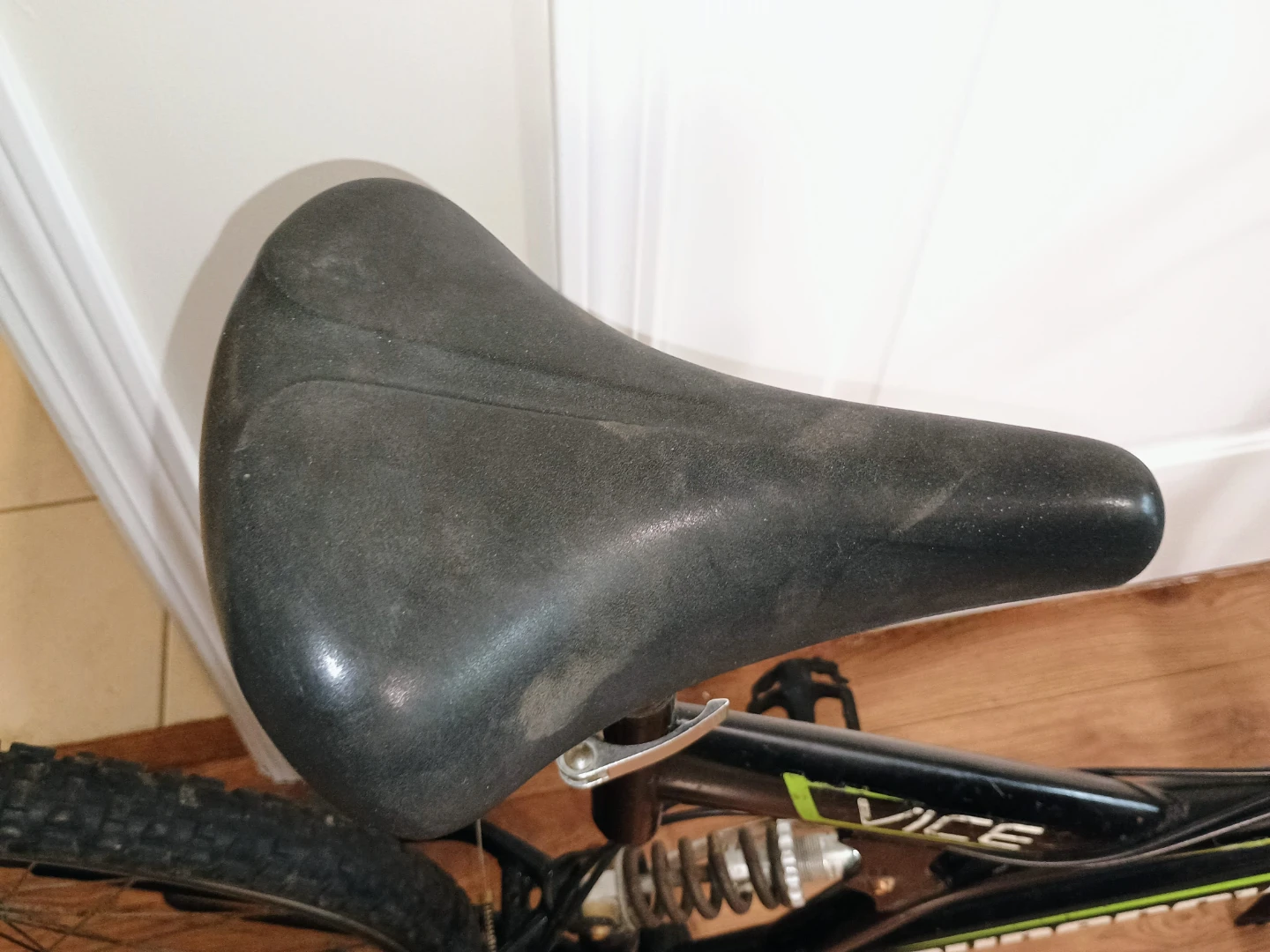 ⚽  Black Bicycle Saddle