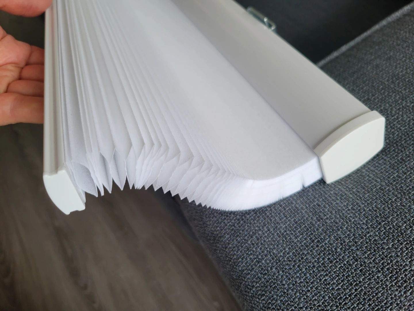 Cordless light-filtering blind - photo 2