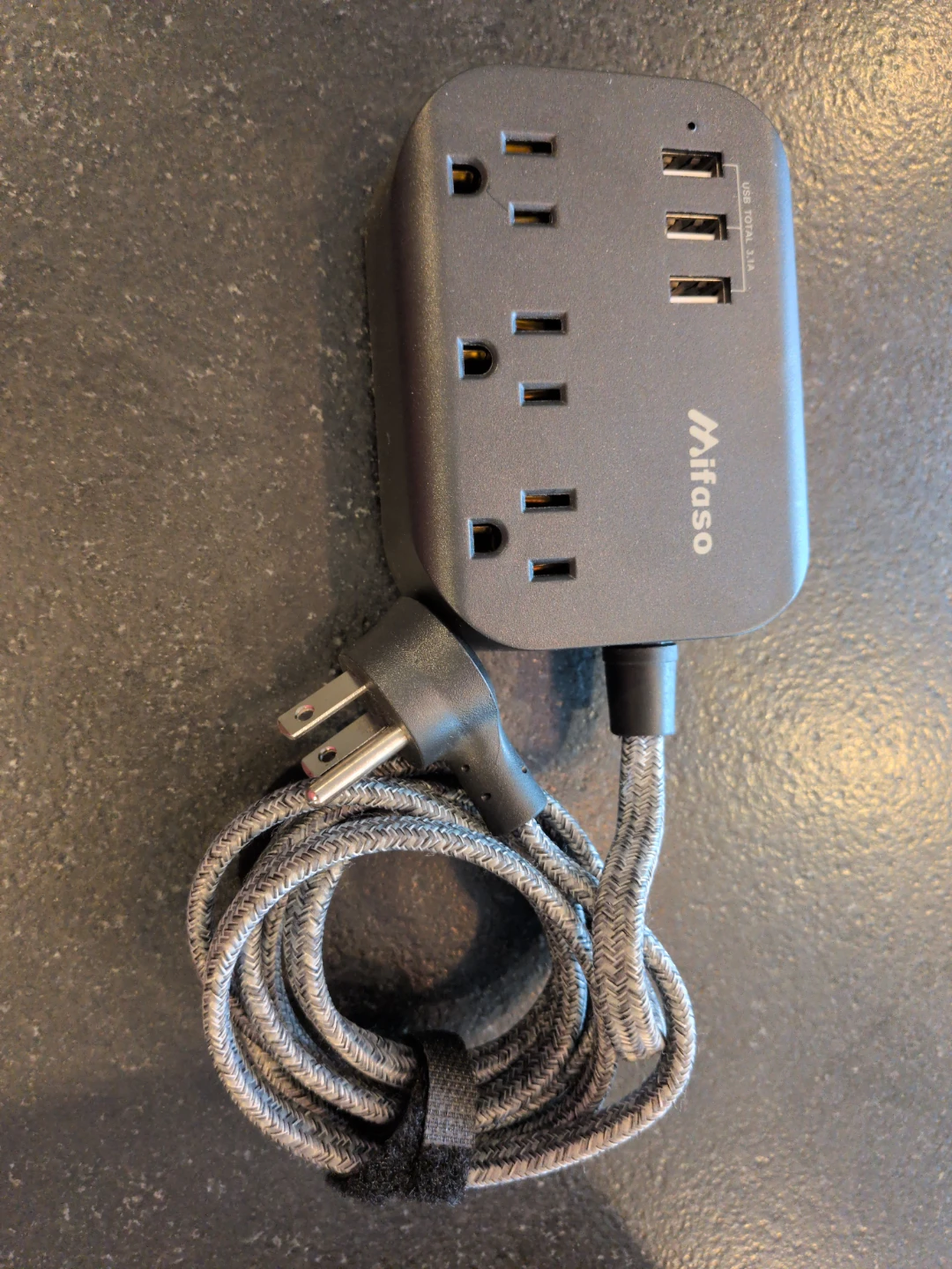 Mifaso 3 USB Outlet Power Strip Black - photo 3