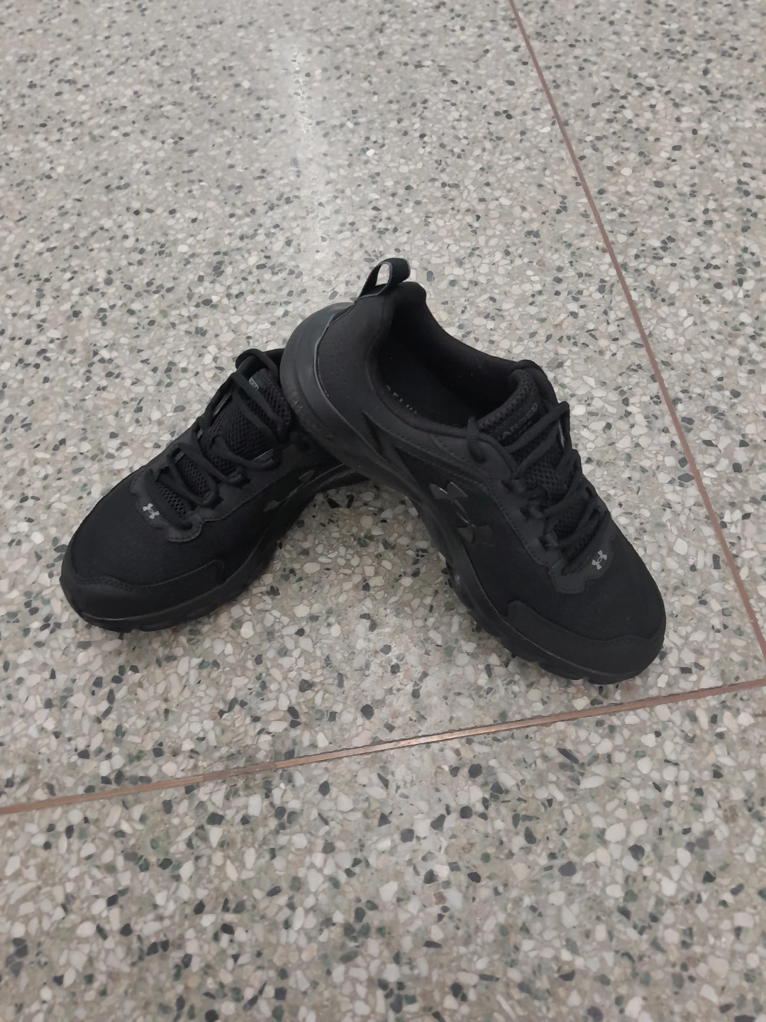 Under Armour Charged Assert 9 Running Shoes Size 10 - photo 5