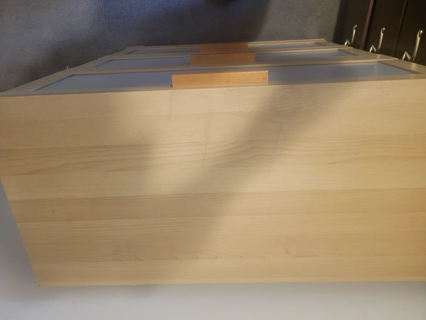 Light Wood 3-Drawer Dresser with Frosted Inserts - photo 3