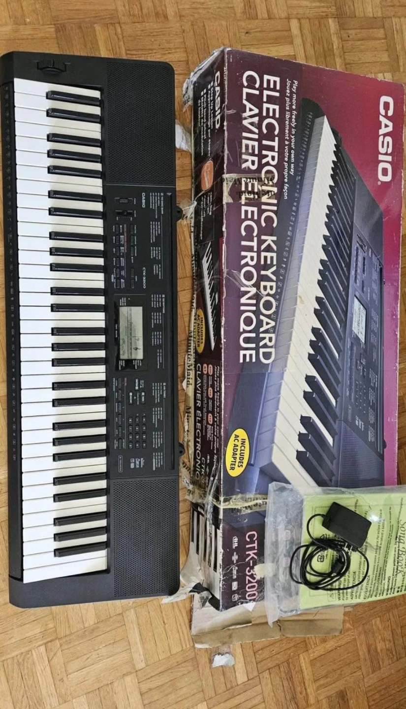 Casio CTK-3200 Electronic Keyboard with Adapter