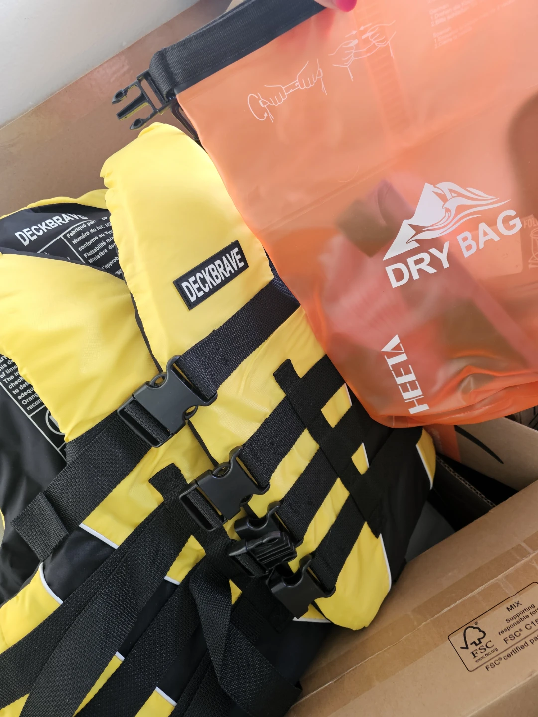 DECKBRAVE Yellow/Black Life Vest & HEETA Orange Dry Bag - photo 4