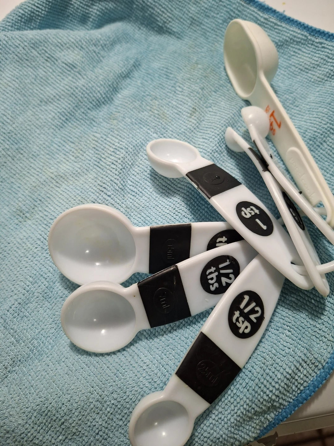 White Measuring Spoons Set
