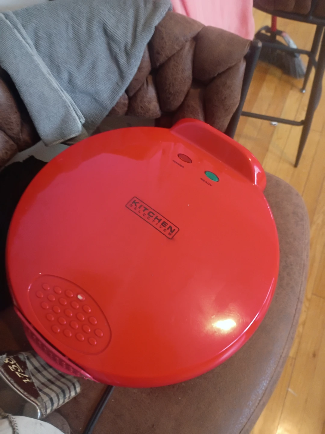 ⚽Kitchen Selectives Red Waffle Maker