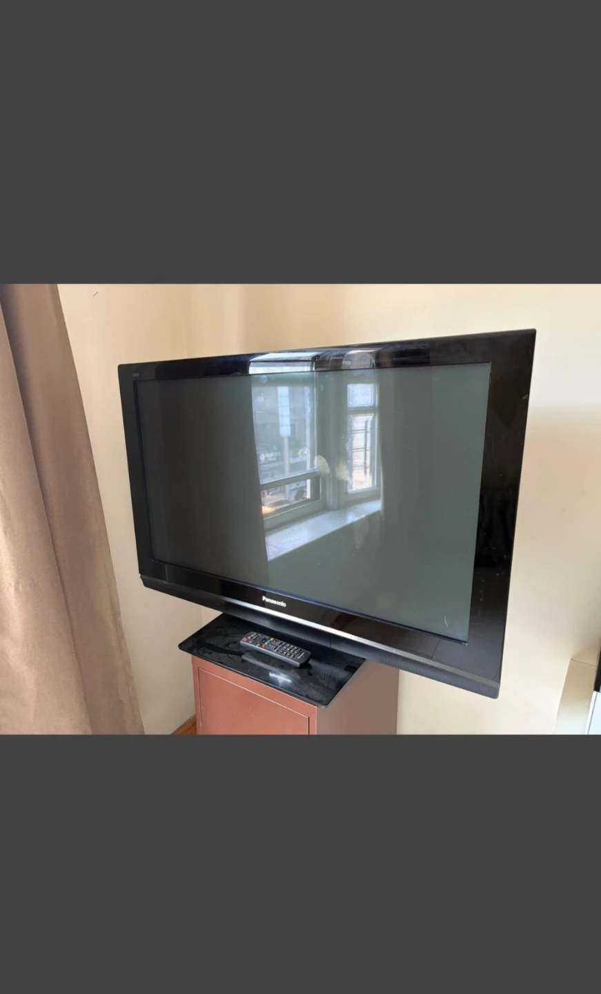 (FREE DELIVERY) Panasonic TV with Remote