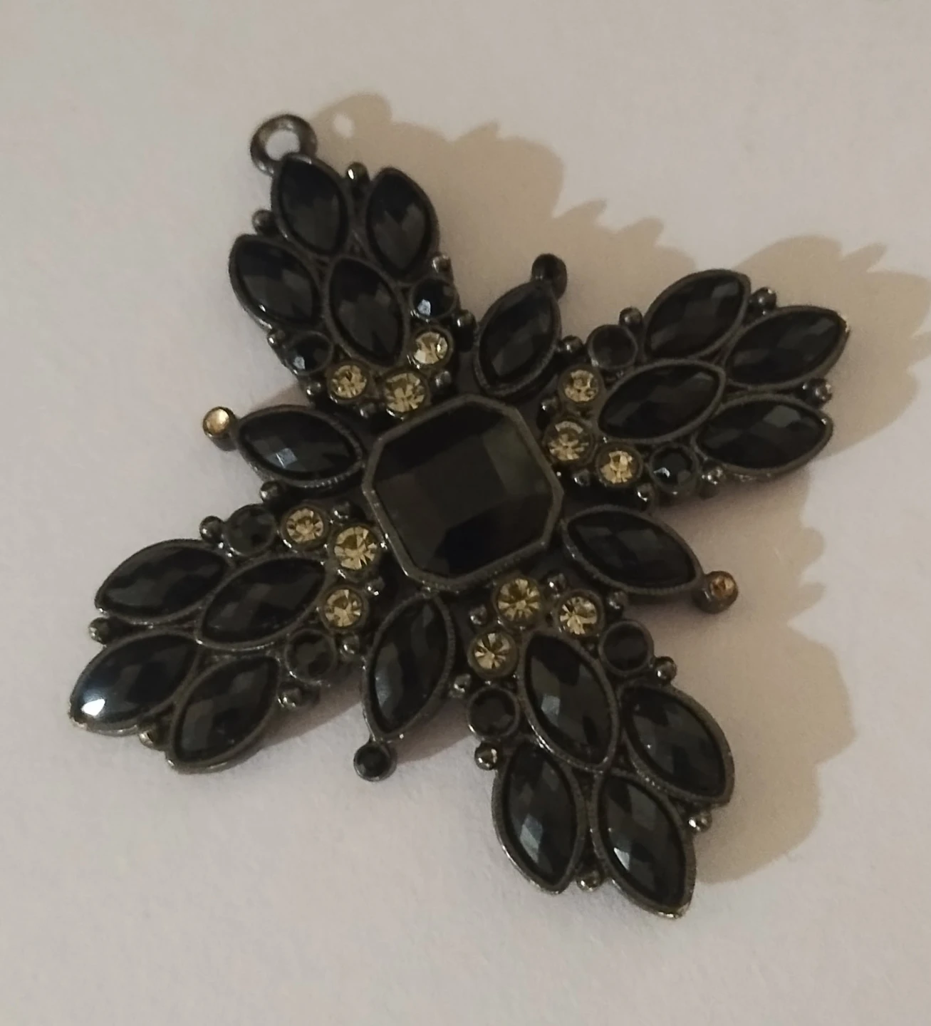 Black cross Victoria pendant - photo 2