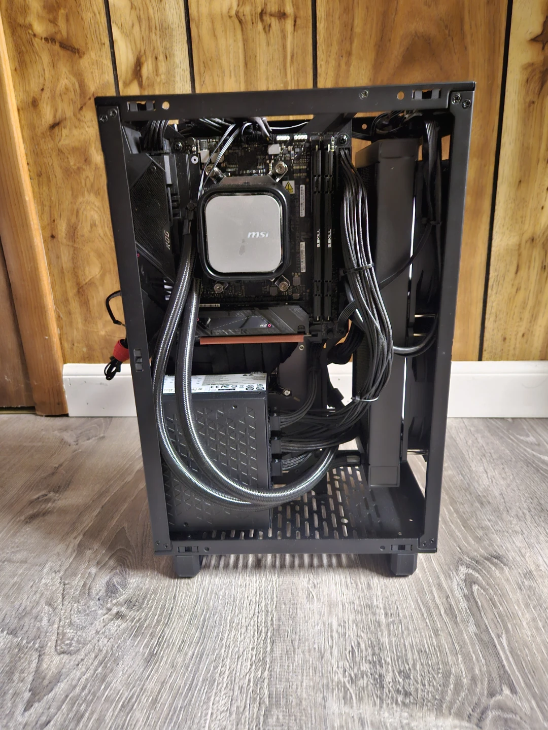 Sffpc 5070ti 9800x3d 32gb 2tb nvme 850 watt psu - photo 5
