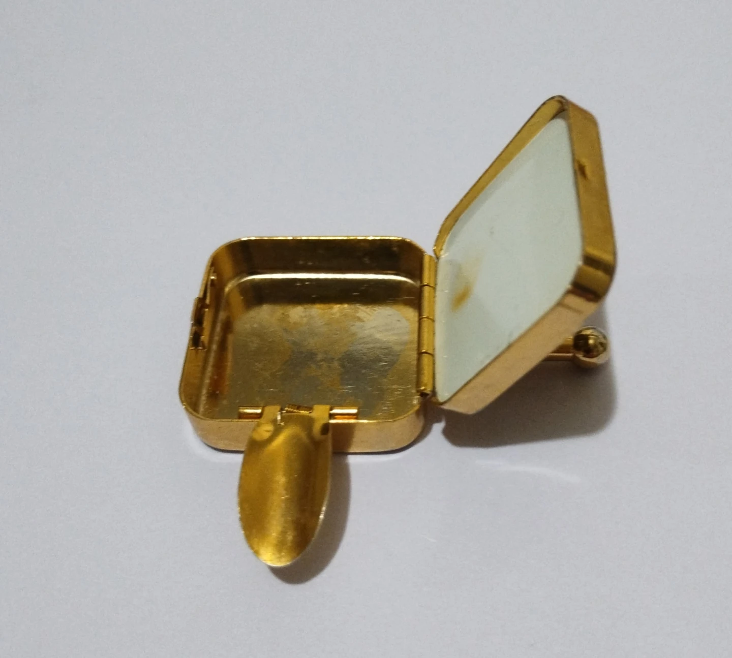 Vintage Gold Tone ashtray and Flower Design - photo 2