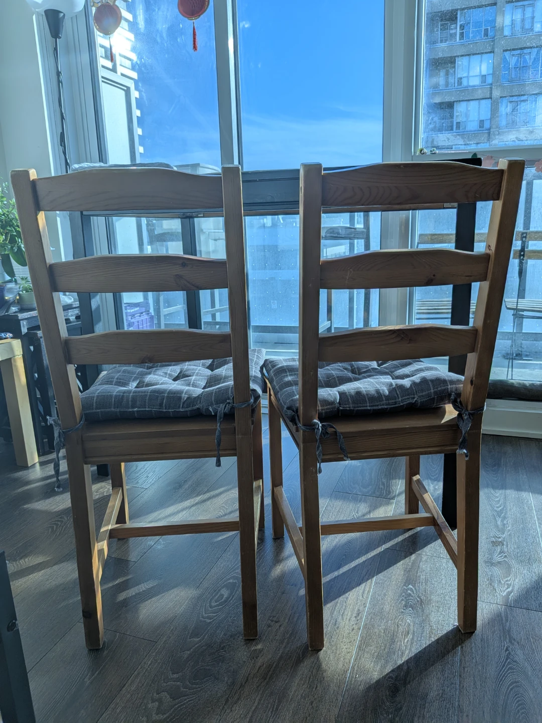 Set of 2 Wooden Dining Chairs with Grey Plaid Cushions - photo 4