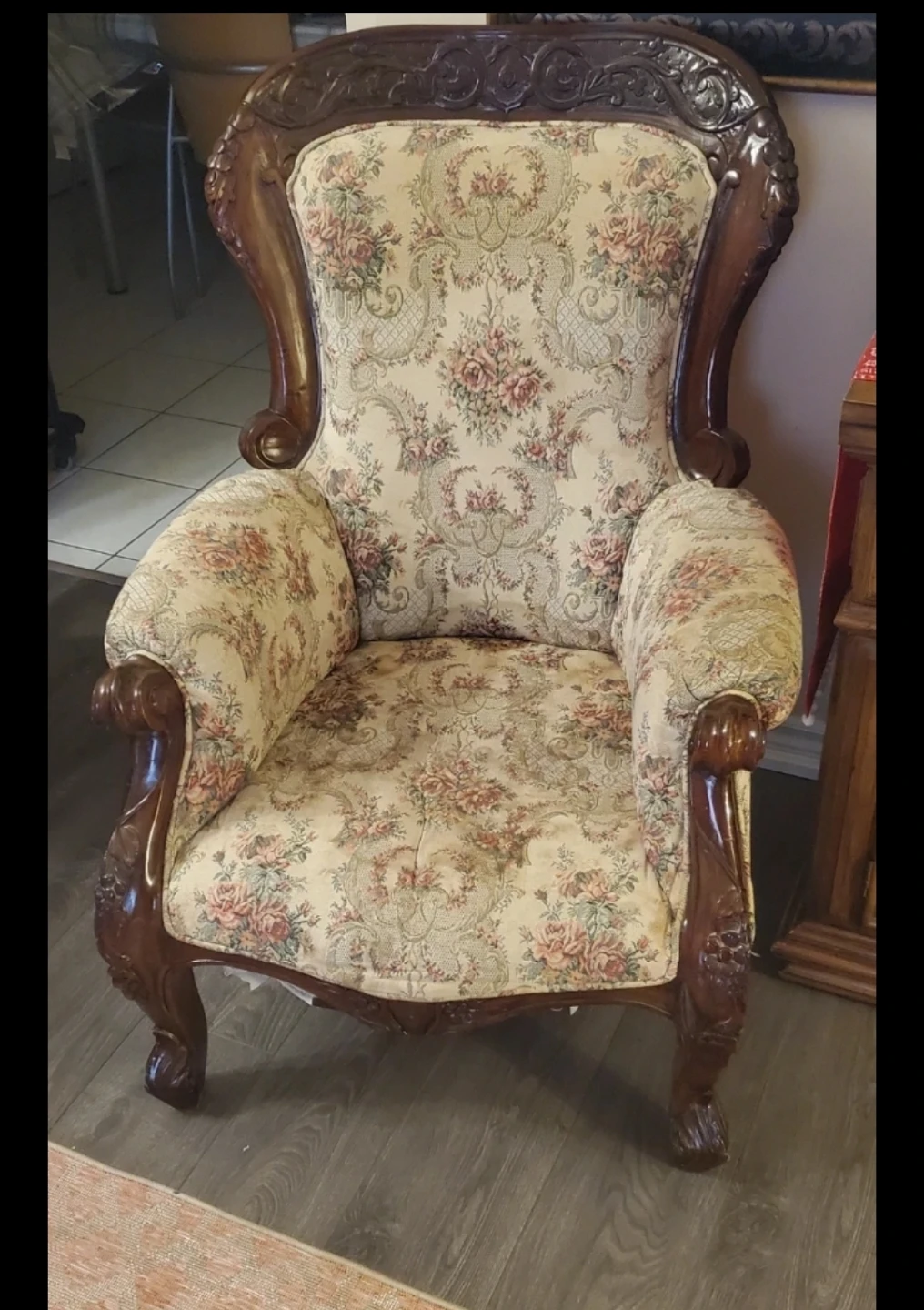 Vintage Floral Accent Chair ⚽️⚽️⚽️