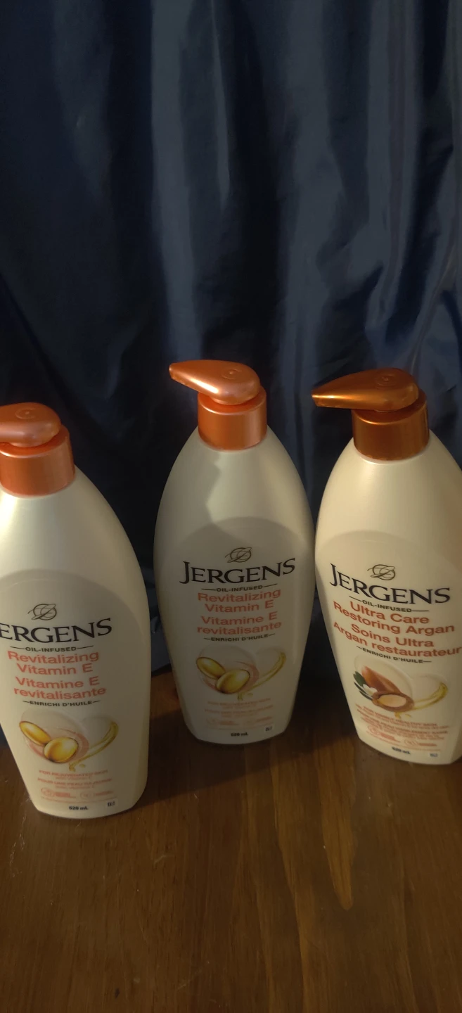 Jergens Revitalizing Vitamin E Body Lotion 620mlx3