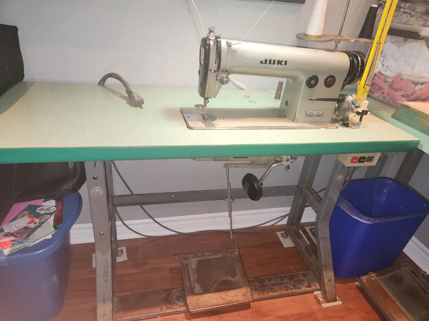 Juki DDL-555 Industrial Sewing Machine - photo 3