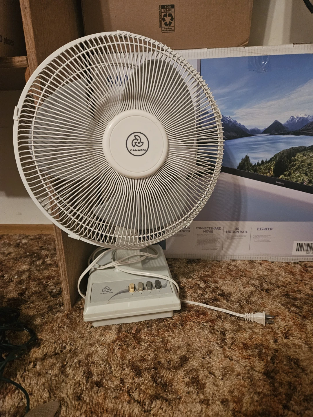 Canarm White Oscillating Table Fan