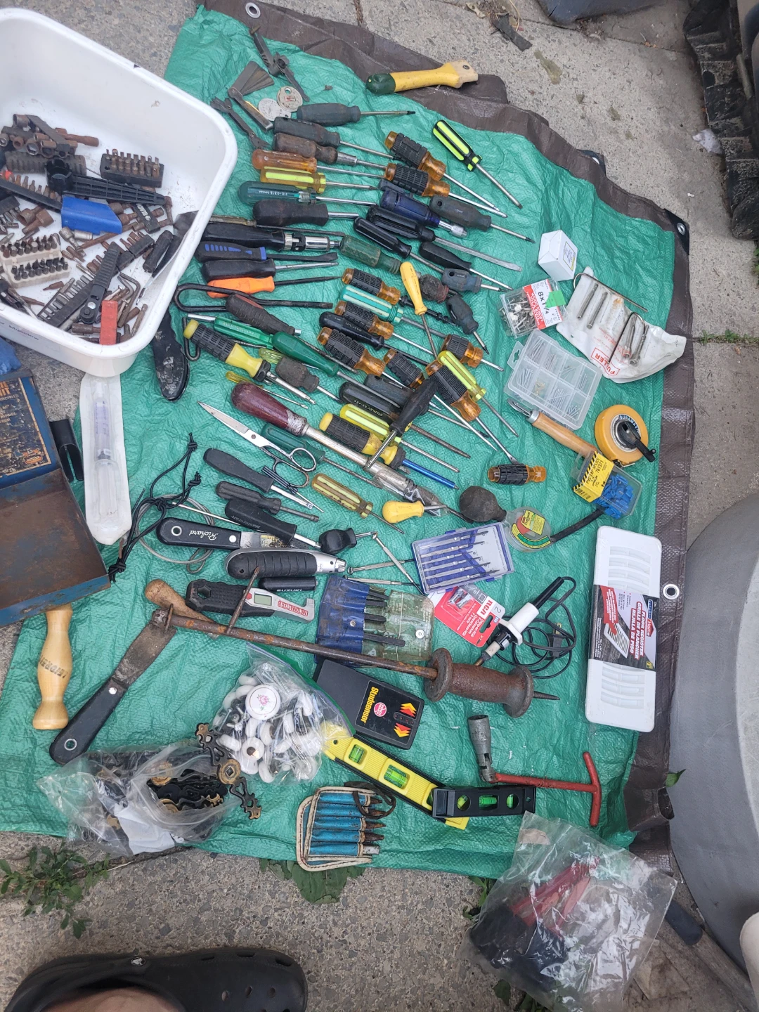Lot 60 + screwdriver Tools and Hardware Lot