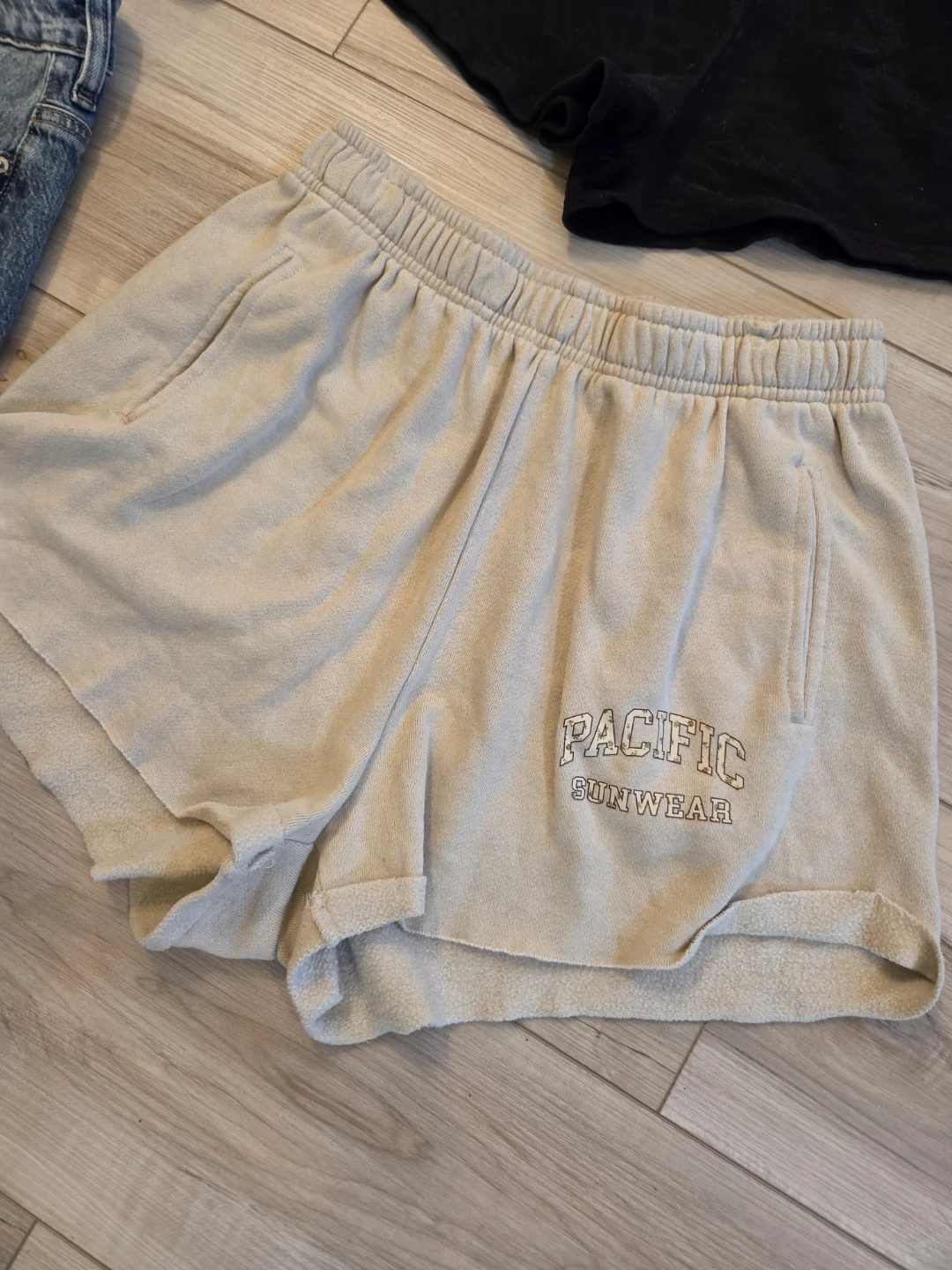 Lot of 4 Women's Short Shorts Small & Mini Skirt - photo 2
