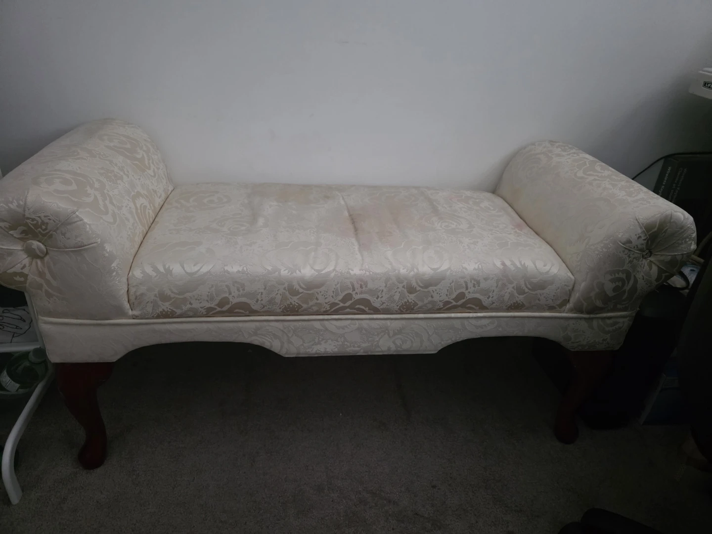 Cream damask upholstered bench - photo 2
