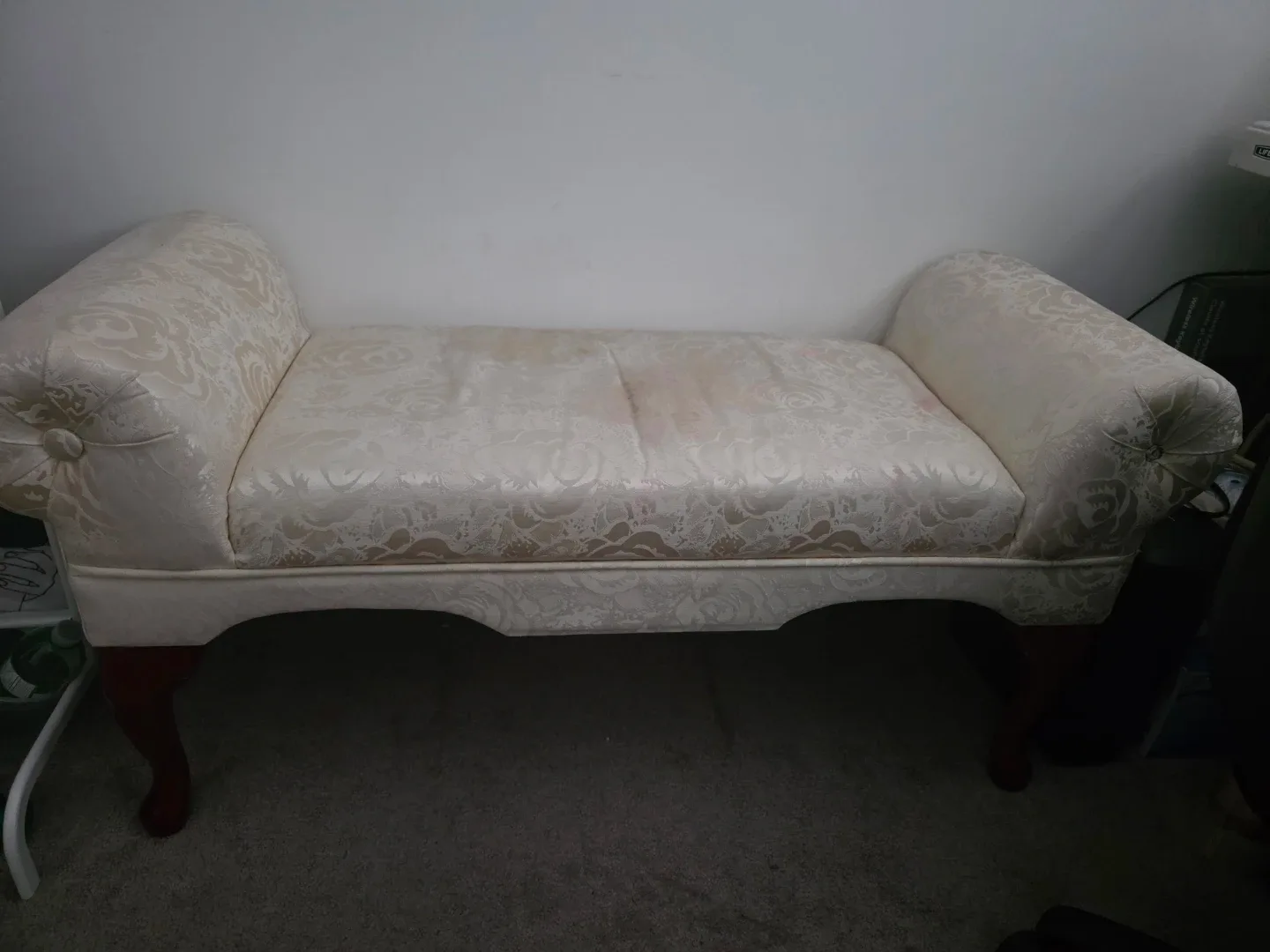 Cream damask upholstered bench - photo 2