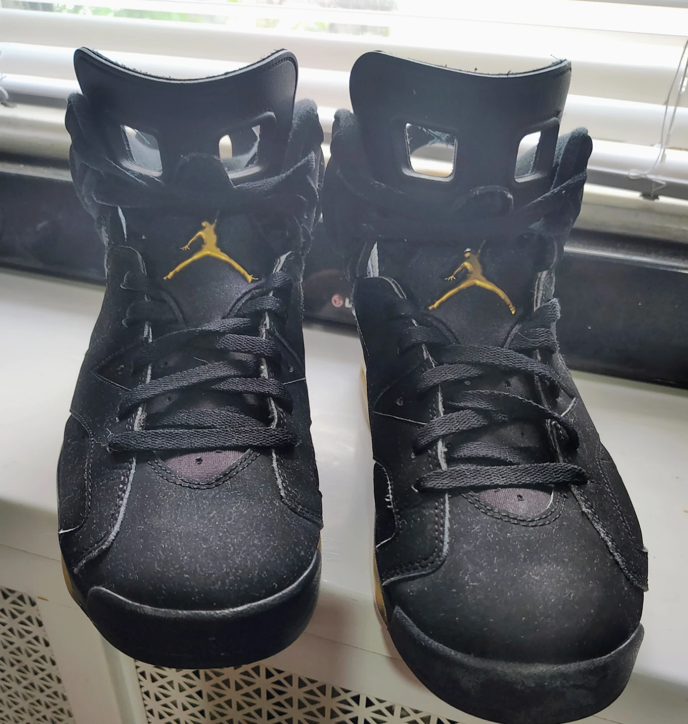 Air Jordan 6 Retro Black Gold Size 9.5