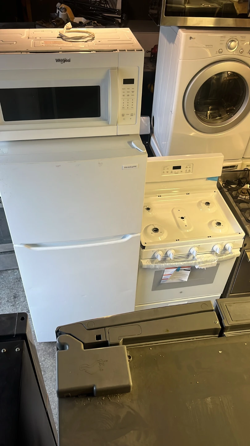 Microwave Refrigerator and stove - photo 2