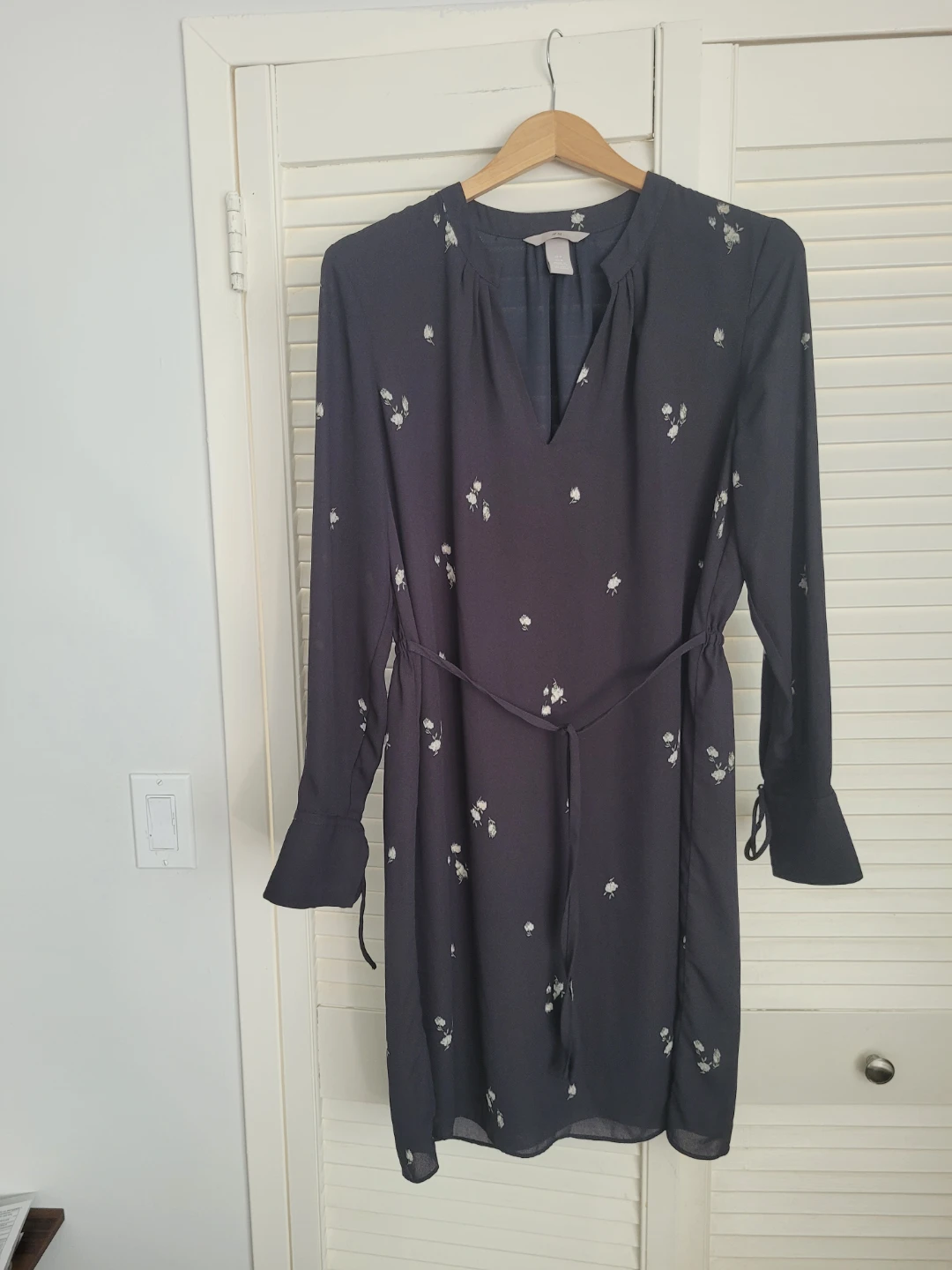 H&M Floral Tie-Waist Dress M Dark Gray Long Sleeve V-Neck