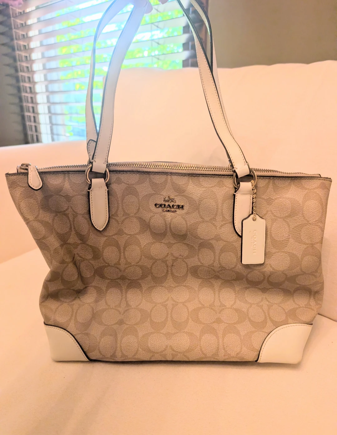 COACH ZIP TOP TOTE IN SIGNATURE CANVAS STYLE