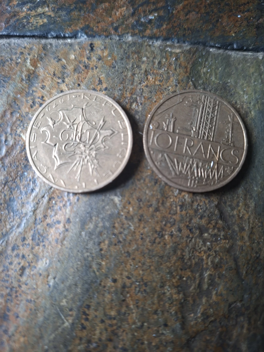 2 Coins: x 2  10 Francs
