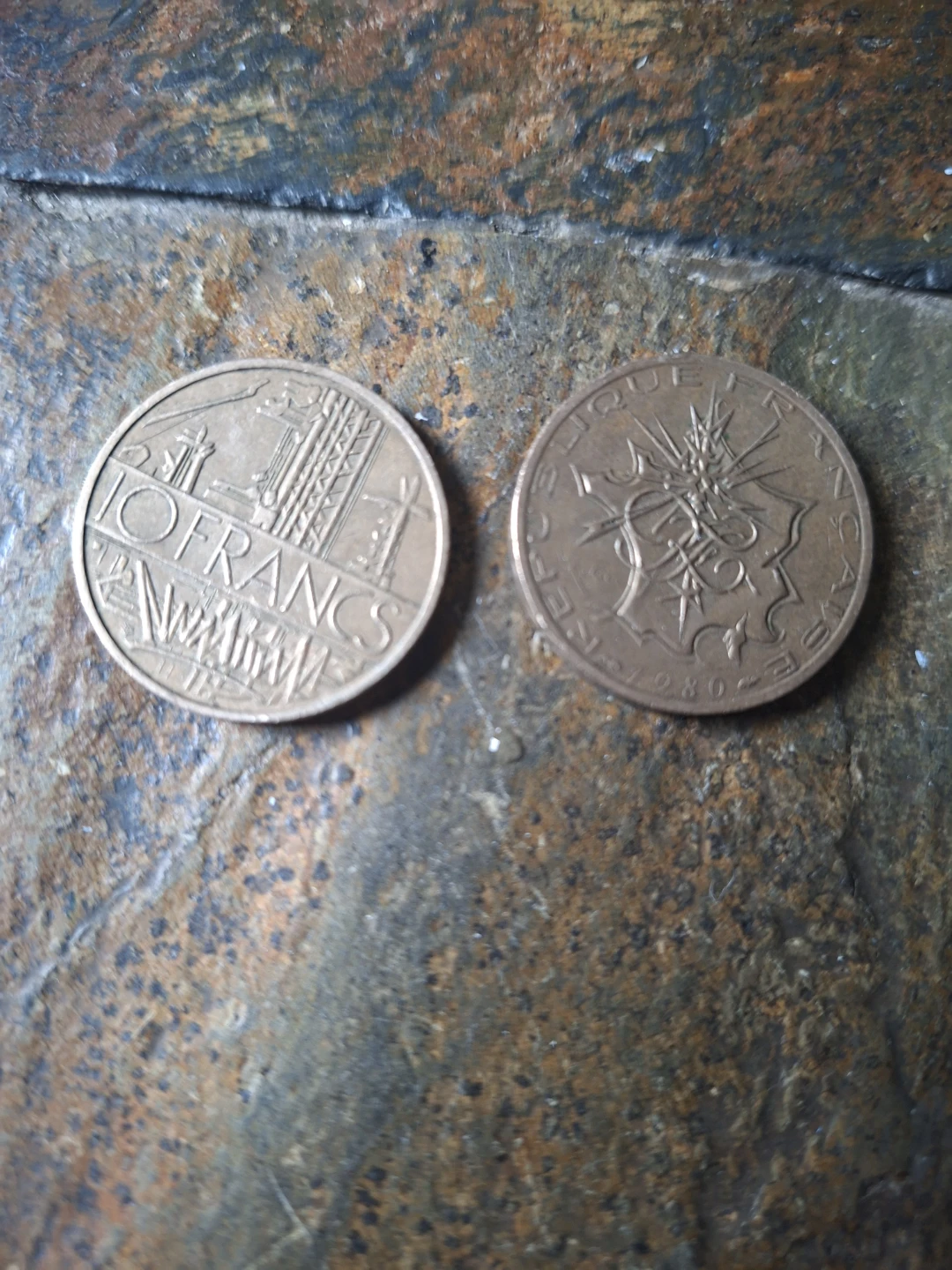 2 Coins: x 2  10 Francs - photo 2