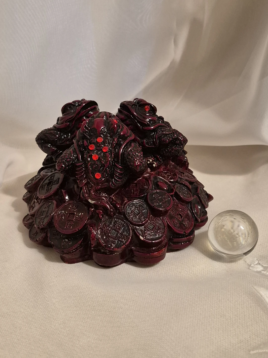 Beautiful Heavy Red Polyresin Feng Shui 3 Toads... - photo 4
