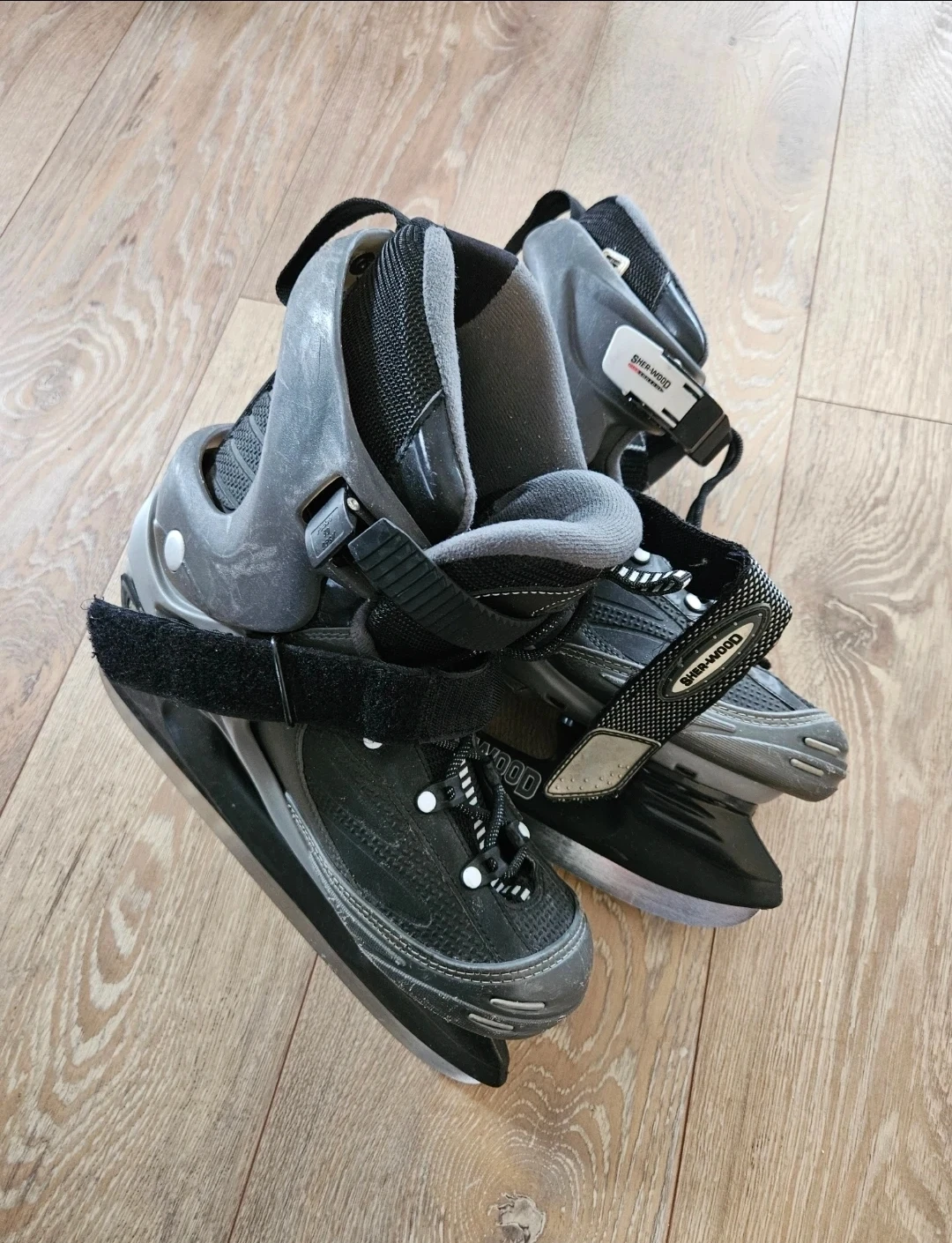 ⚽️ Sher-Wood Ice Skates