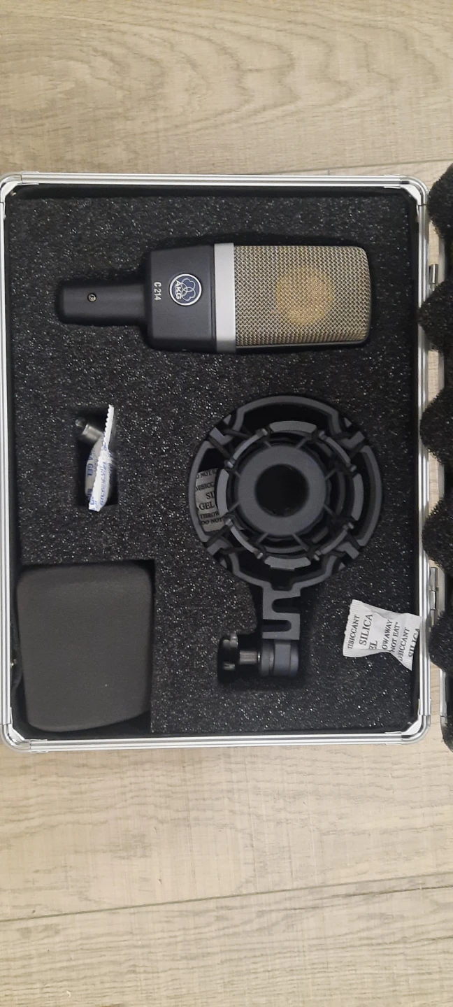 AKG C214 Professional Large Diaphragm Condenser Microphone