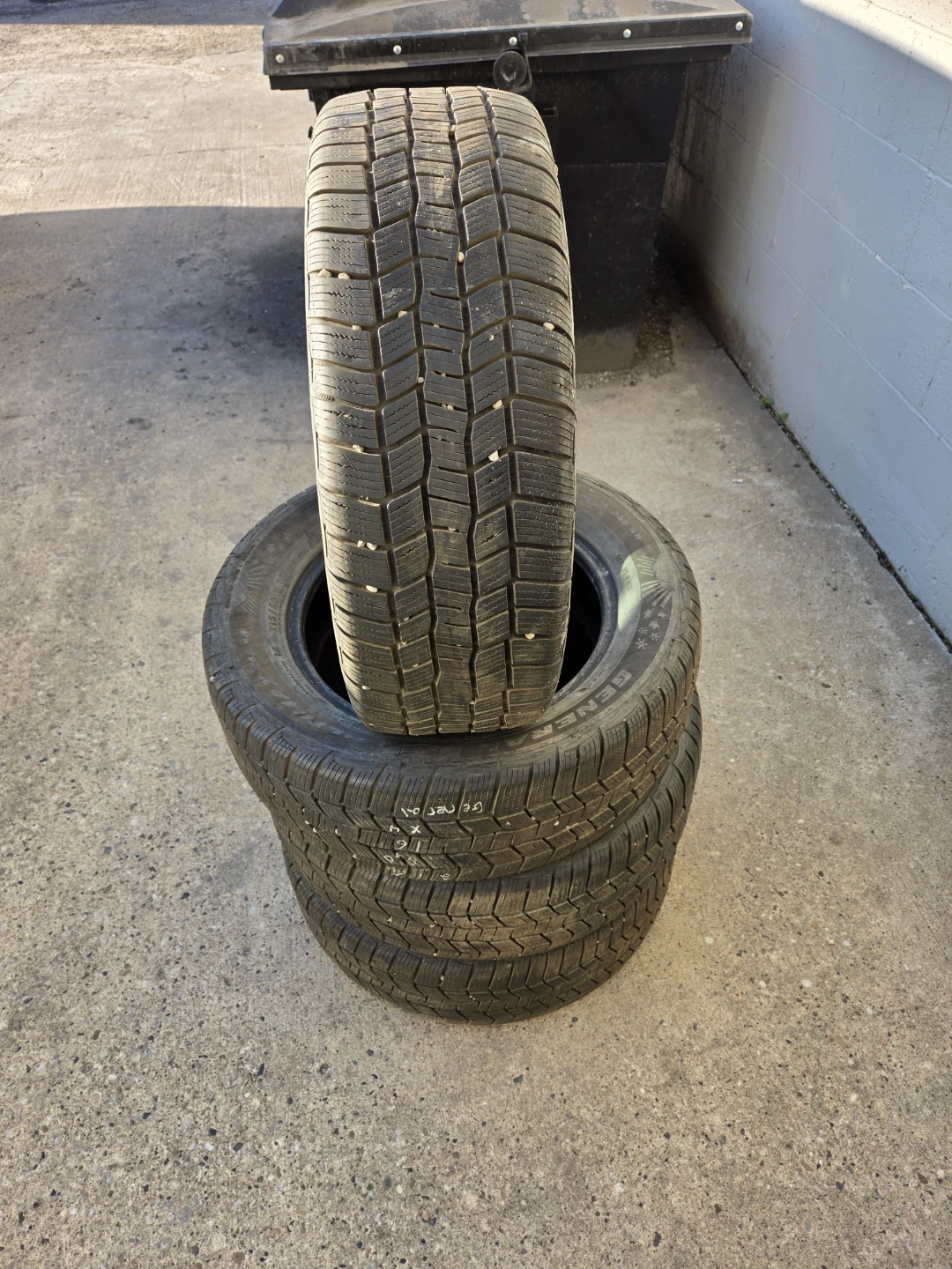 General Altimax 215/60 R 16 Tires (Set of 4)