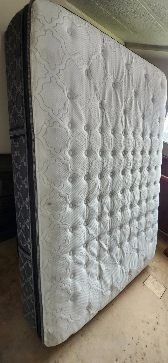 Queen size beautyrest mattress and box spring