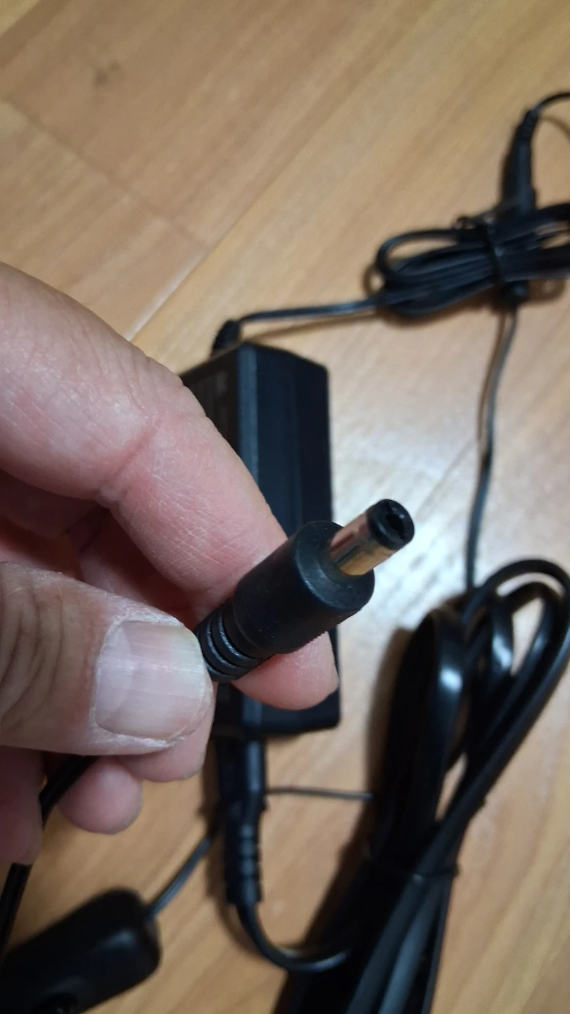 NEW 12V 2A AC to DC power adapator, 5.5mm x 2.1mm.DC connector - photo 3