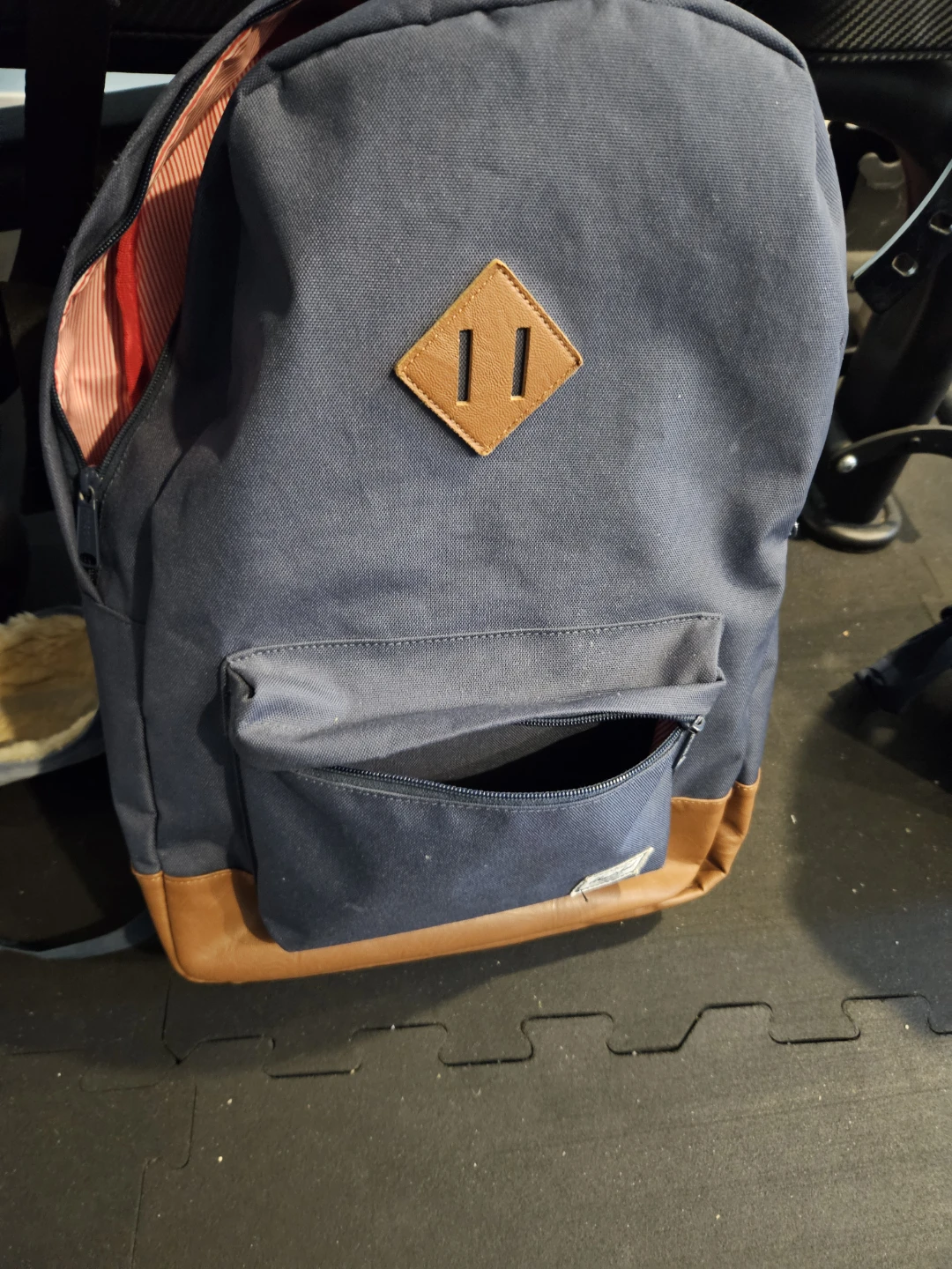 Herschel backpack heritage used
