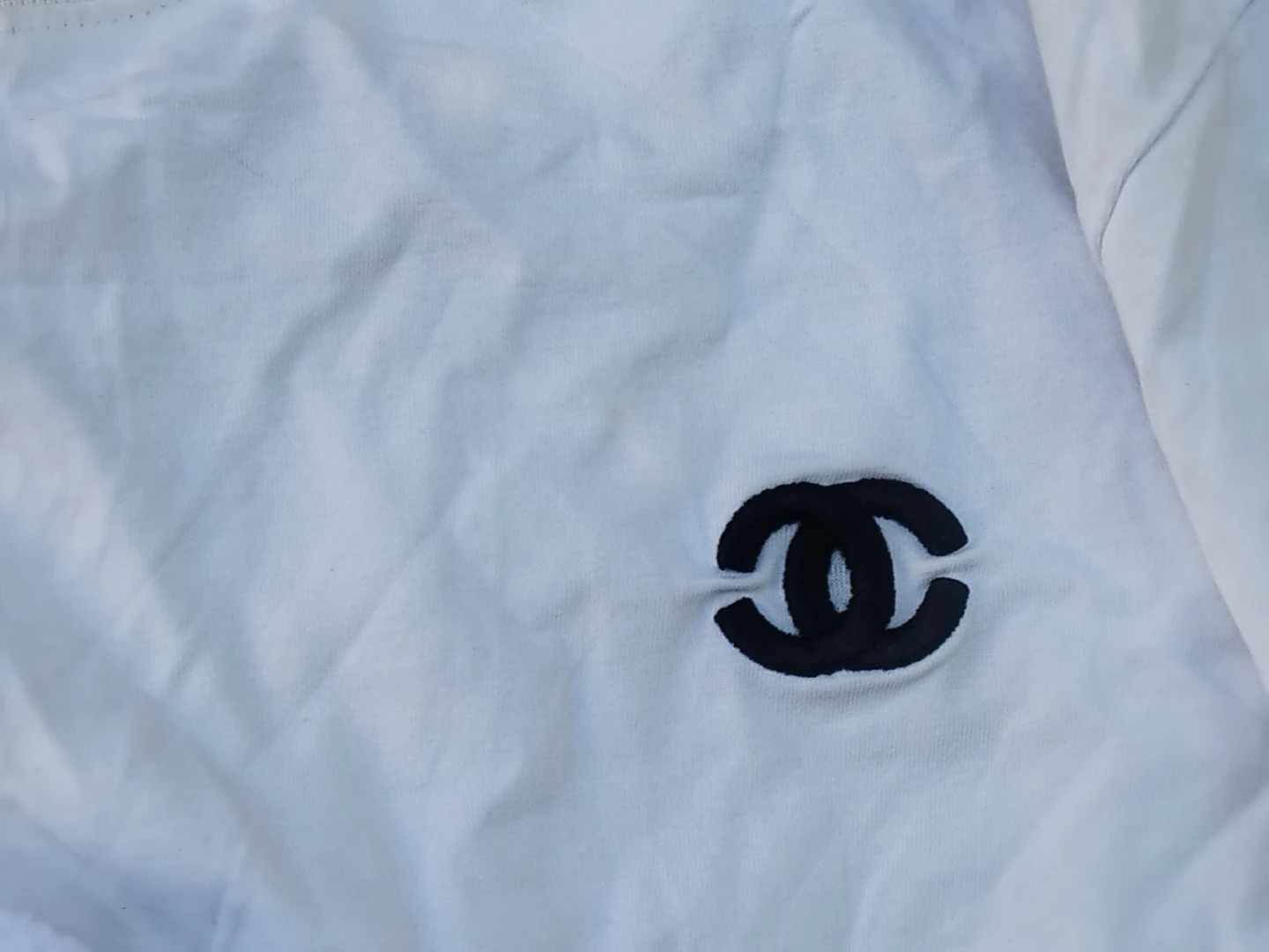 CHANEL T-shirt and hair tie scrunchie - photo 3