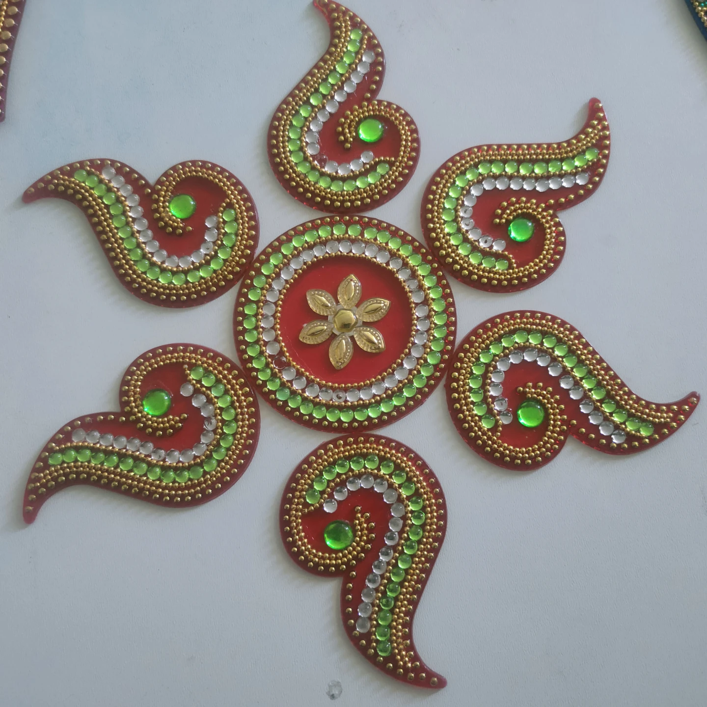 Decorative Rangoli Kolam Art Pieces (Set of 3) & 4 candles - photo 2