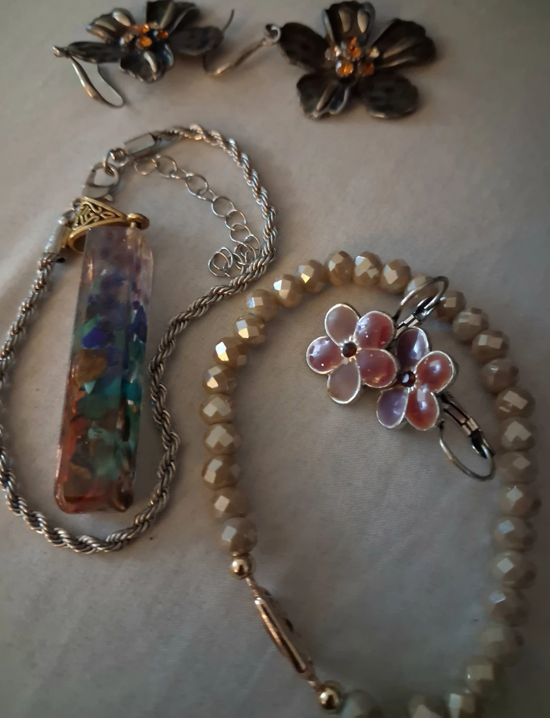 Jewellery Set: Necklace, Earrings and Bracelet