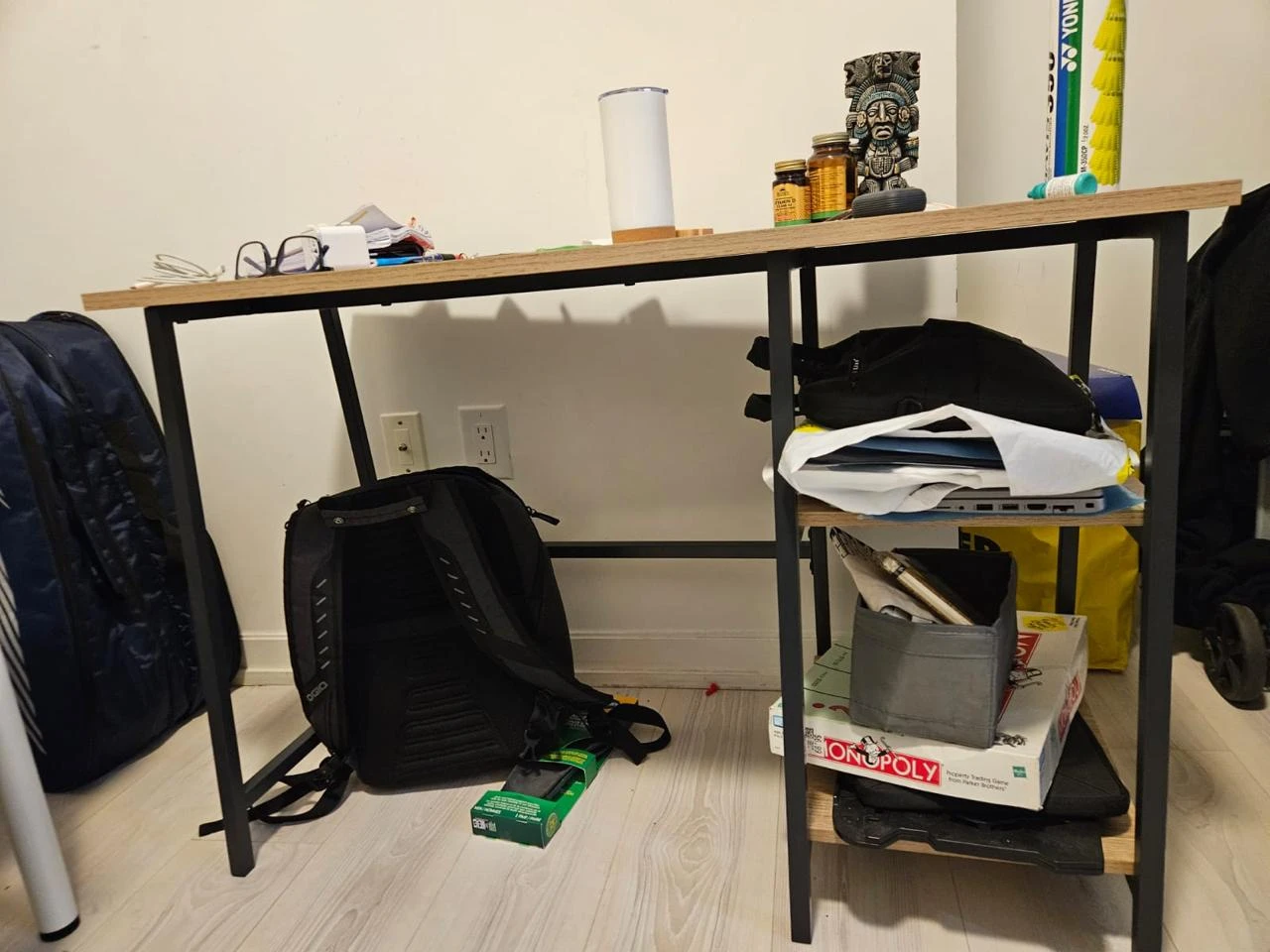 Arturs Writing Desk and ikea huvudspelare gaming chair - photo 3